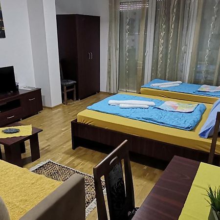 Center Apartment Delfina Ohrid Bagian luar foto