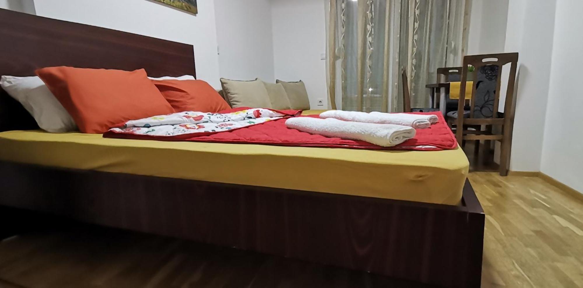 Center Apartment Delfina Ohrid Bagian luar foto